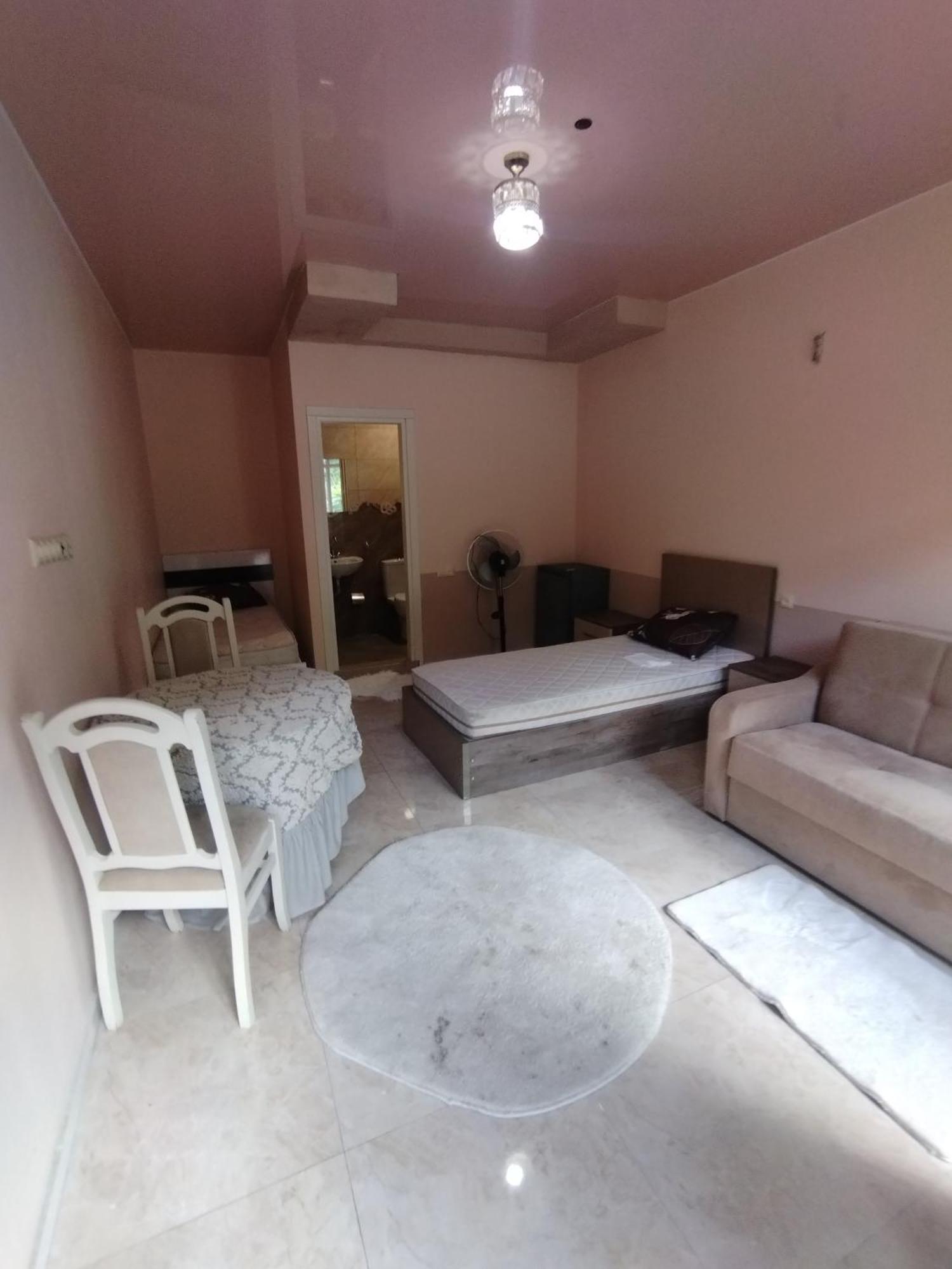 ホテル Giorgi クヴァリアティ 部屋 写真